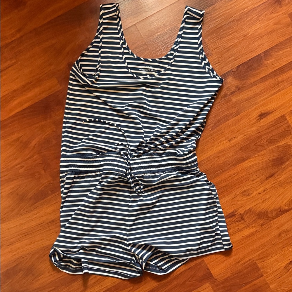 Vineyard Vines Performance Navy & White Striped romper w/ pockets size medium
